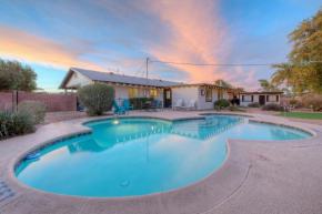 Private Home with Detached Casita - Pool & Putting Green